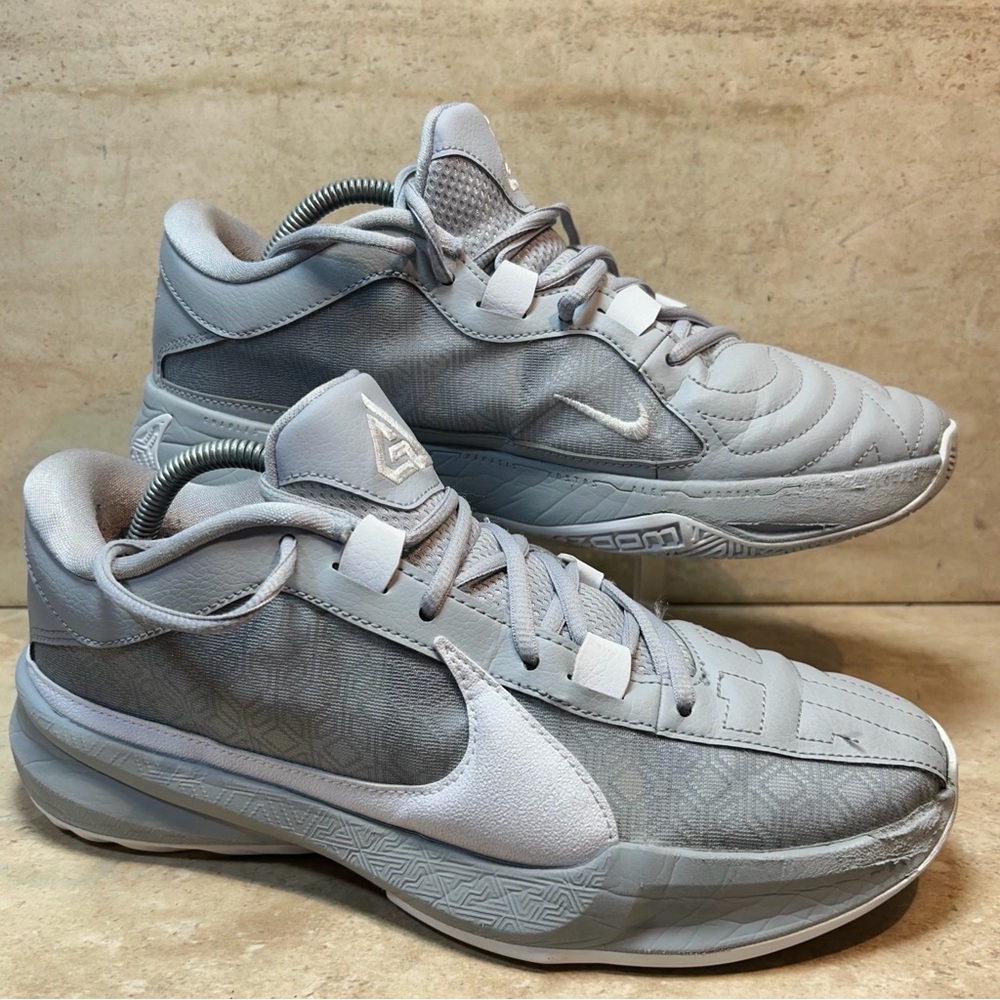 Nike Giannis Immortality 3 Basketball Shoes Wolf Grey White DZ2946-002 Mens 9